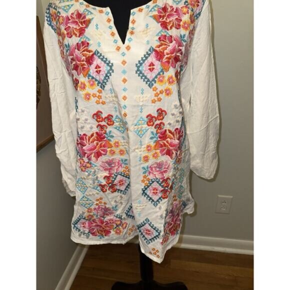 Savanna Jane NWT embroidered Aztec V-neck tunic top Size 1X white Boho western - Picture 3 of 5